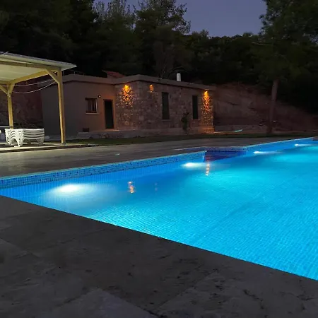 Lovely Stonehouse With Pool And Backyard In Izmir Gaziemir