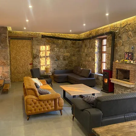 Lovely Stonehouse With Pool And Backyard In Izmir *