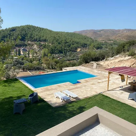 Lovely Stonehouse With Pool And Backyard In Izmir
