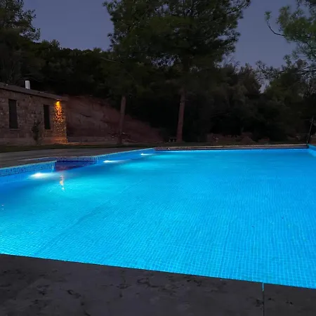 Lovely Stonehouse With Pool And Backyard In Izmir *
