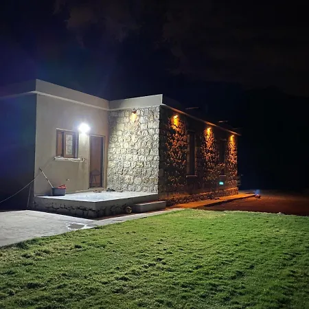 Feriehus Lovely Stonehouse With Pool And Backyard In Izmir Gaziemir